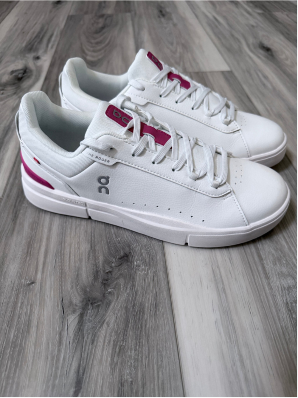On The Roger Advantage Women’s 10 White Pink CloudTec Sneakers NWOT